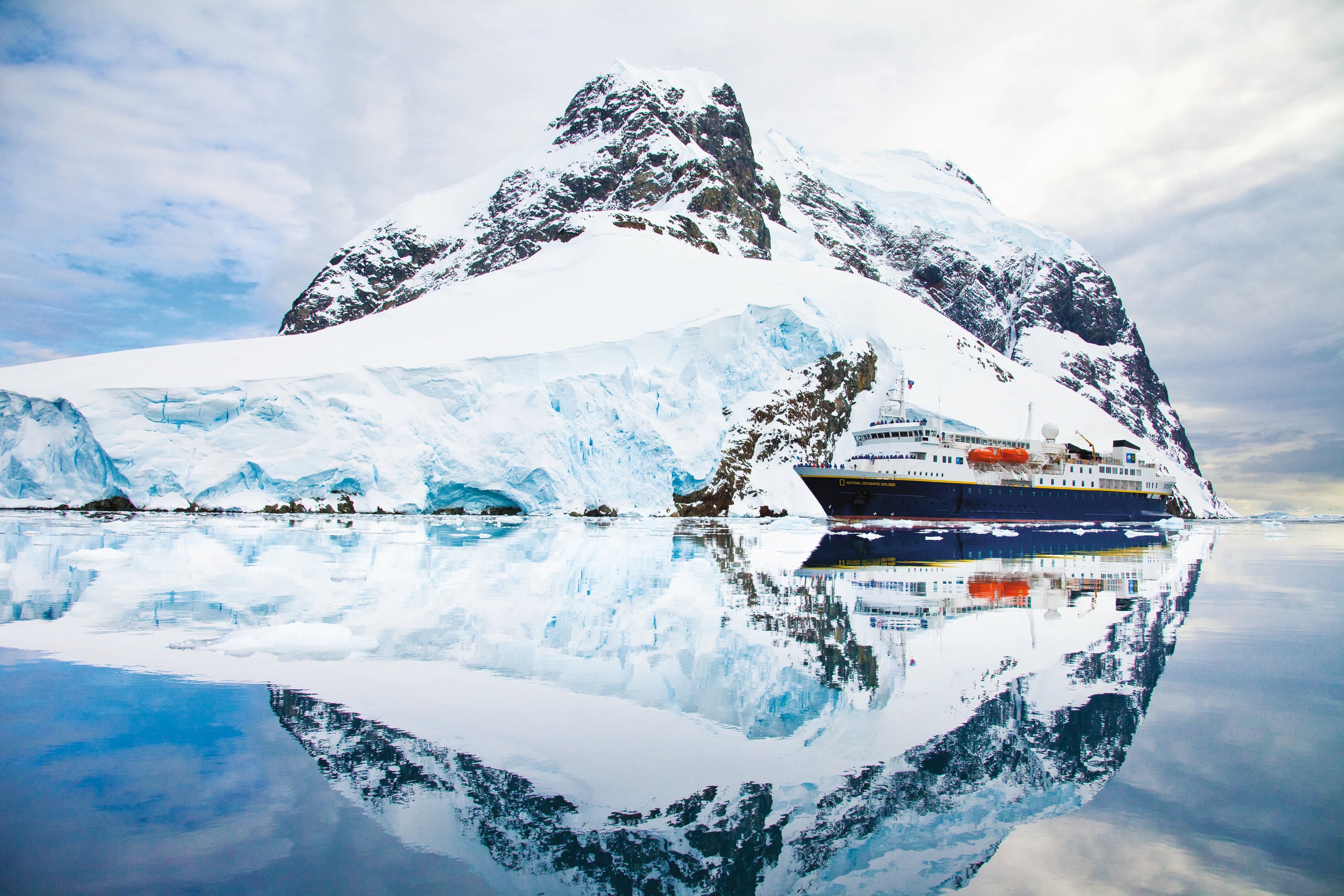 Hero Image Antarctica AA510.jpg
