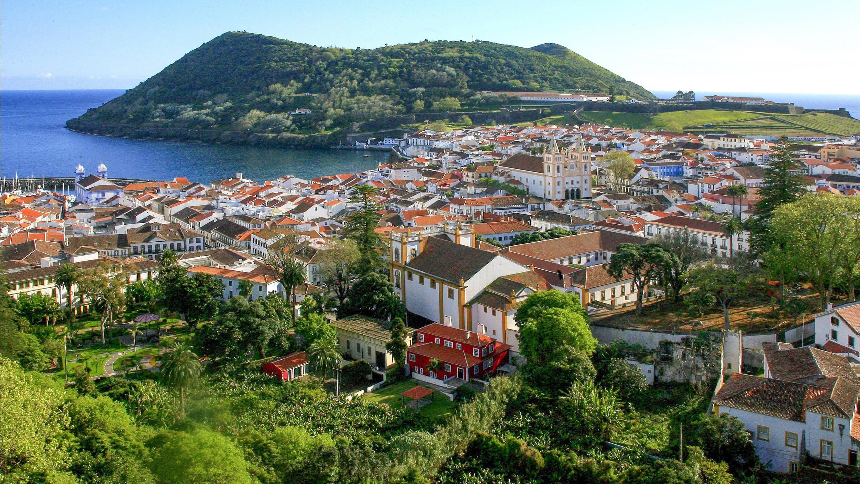 Hero Image Large RGB-LEX- Portugal Azores shutterstock 537198019.jpg